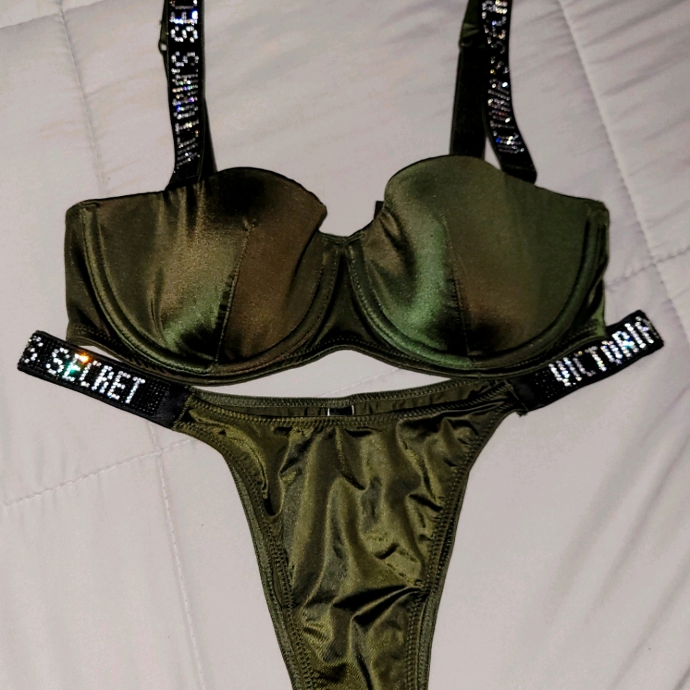 2 piece lingerie (Never Worn) Bra and undies